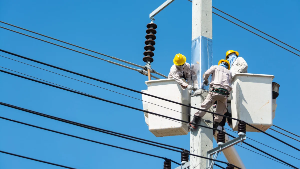 Wydzielone stanowisko warsztatowe do bezpiecznej pracy przy układzie wysokiego napięcia samochodu elektrycznego